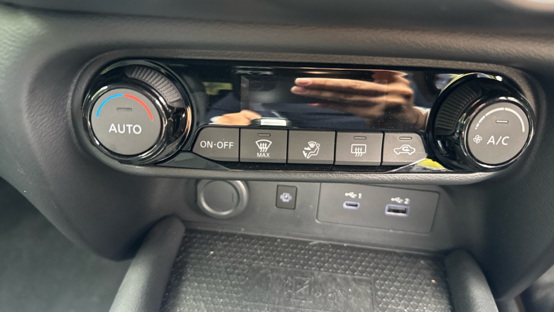 Nissan Juke 1.0 DiG-T N-Connecta 5dr DCT Petrol Hatchback